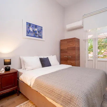 Spacious 3-bedroom, 2-bathroom With High Ceilings * Istanboel