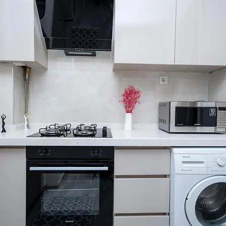 Spacious 3-bedroom, 2-bathroom With High Ceilings * Istanbul