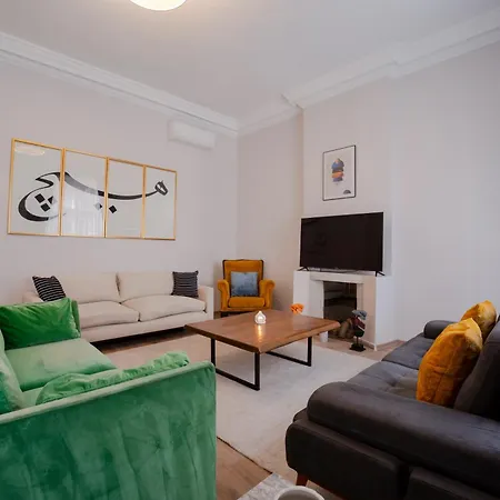 Spacious 3-bedroom, 2-bathroom With High Ceilings * Istanbul