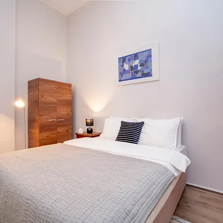 Spacious 3-bedroom, 2-bathroom With High Ceilings Istanbul