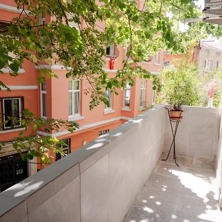 Spacious 3-bedroom, 2-bathroom With High Ceilings Apartment Istanbul